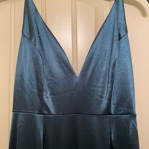 Windsor brand dark green satin formal dress size 4-6